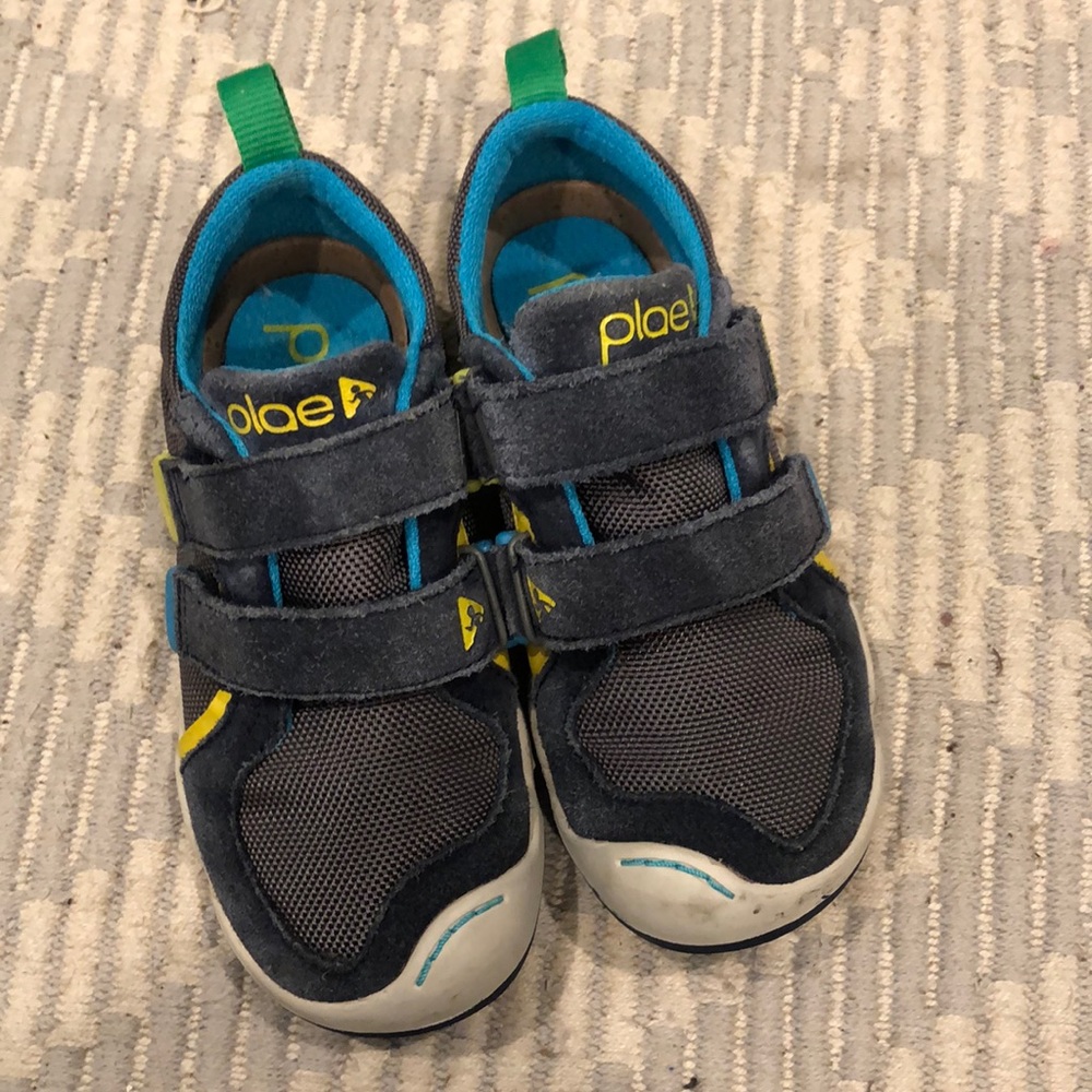 Plae size 11 boys